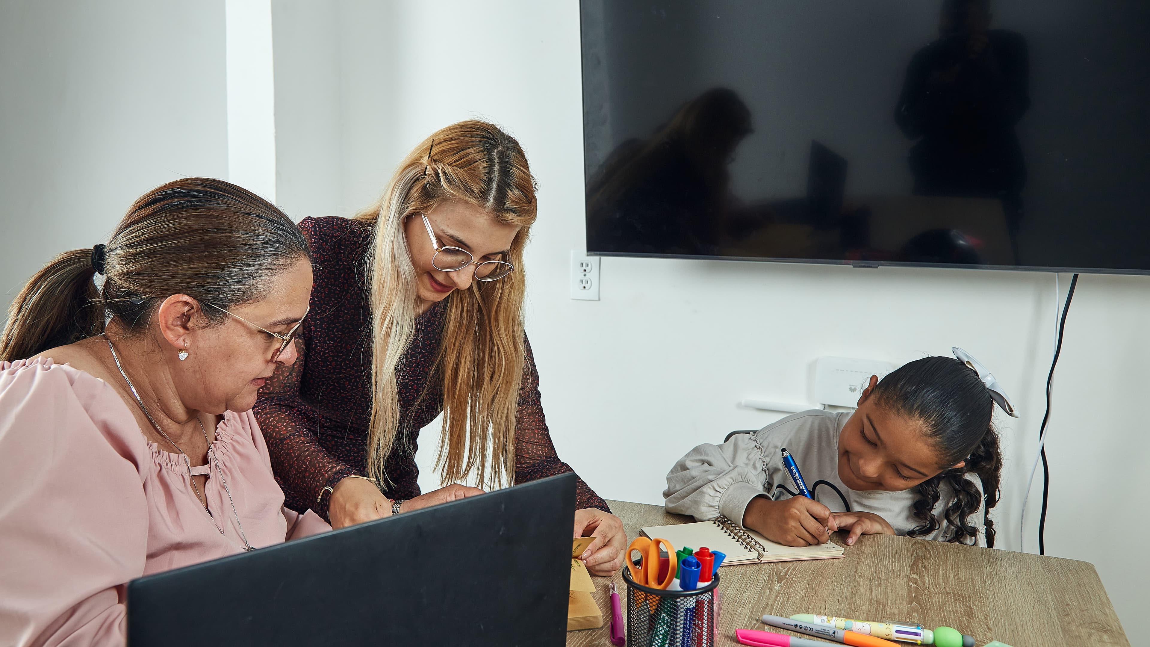 Apoyo Educativo para Adultos y Niños